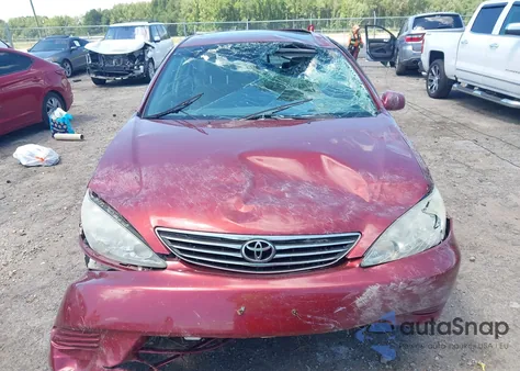 2005 Toyota Camry Le z USA, uszkodzony, nr VIN 4T1BE30KX5U084613